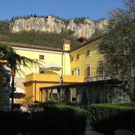 Corte Impero 3* Аффи